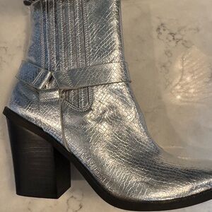 EC DV Folce Vita Western boot in silver snakeskin size 11